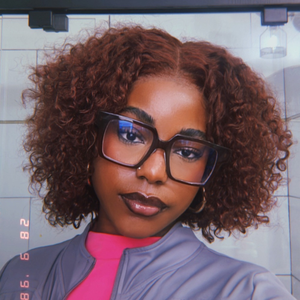 ISEE hair glue less closure wig/ auburn color 20 inches (cut into a curly cut)